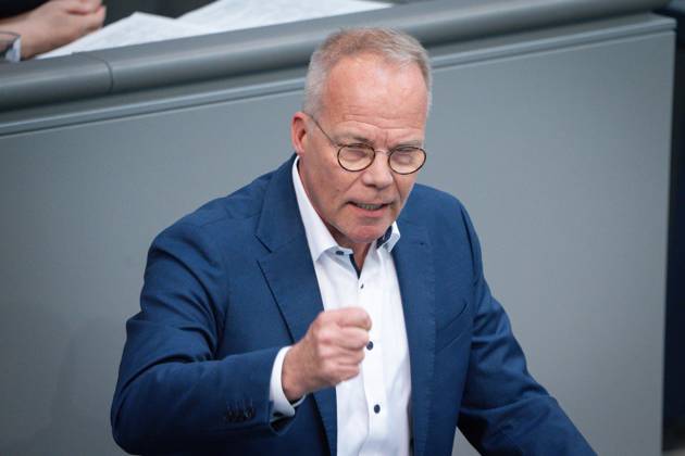 Deutscher Bundestag, 3. Plenarsitzung Matthias Miersch (SPD) im Portrait mit energischer Geste bei seiner Rede zum Tagesordnungspunkt Befragung der Bundesregierung bei der 3. Sitzung des Deutschen Bundestag in Berlin, 14.05.2025 Berlin Berlin Deutschland