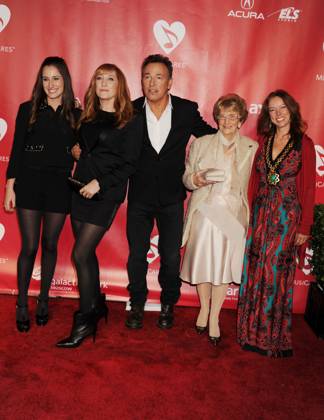 2013 MusiCares Person Of The Year Jessica Rae Springsteen, Patti Scialfa, Bruce Springsteen, Adele Springsteen and Pamela Springsteen At the 2013 MusiCares Person Of The Year at Los Angeles Convention Center in Los Angeles, California, USA, 8th February 2013. full length suit jacket tights jeans denim red pattern family married husband wife black suit white shirt dress CAP ROT TM TM ROT Los Angeles California USA Copyright: xTM ROT CapitalxPicturesx