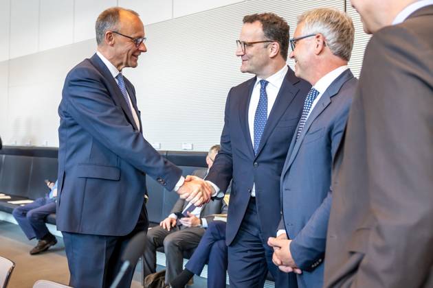 Fraktionssitzung CDU CSU Bundeskanzler Friedrich Merz (CDU) und Jens Spahn Vorsitzender der Unionsfraktion, bei einer Fraktionssitzung am 20.05.2025 in Berlin. Berlin Berlin Deutschland Bundestag