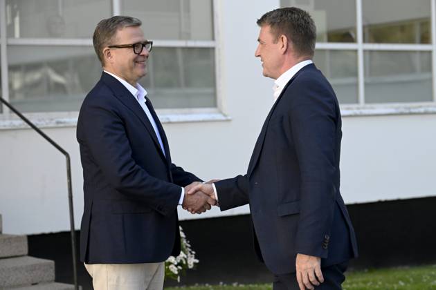 Finnish Prime Minister Petteri Orpo (L) welcomes Prime Minister Aksel Vilhelmson Johannesen of the Faroe Islands at the Nordic Prime Ministers Summer Meeting at the Paimio Sanatorium in Paimio, Finland, on May 26, 2025. Finland and Åland together host the informal summer meeting. The discussions of the meeting will focus on two themes: competitiveness and strengthening comprehensive security. Paimio Finland Copyright: xRonixRekomaax LKFTJK20250526112803RHOM