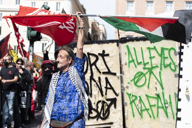 Foto IPP Diego Nangano Cappello Roma 26-05-2025 Manifestazione Contro il DDL Sicurezza nella foto: un particolare di un manifestante Italy Photo Press - World Copyright