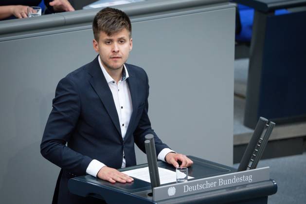 Deutscher Bundestag, 10. Plenarsitzung Max Lucks (Gruene) im Portrait bei seiner Rede zum Tagesordnungspunkt Aktuelle Stunde zur humanitaeren Katastrophe in Gaza bei der 10. Sitzung des Deutschen Bundestag in Berlin, 05.06.2025 Berlin Berlin Deutschland