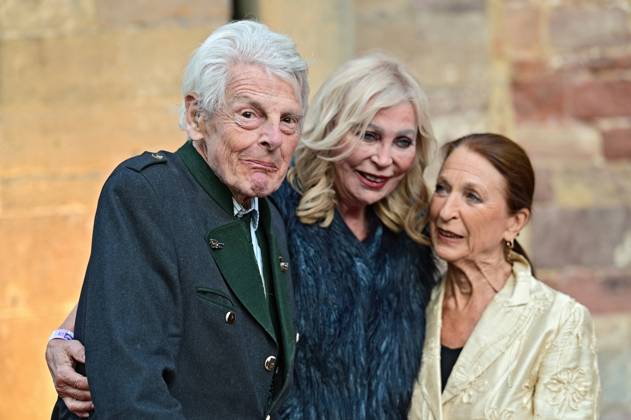 74. Bad Hersfelder Festspiele. Klaus und Evelyn Bresser und Daniela Ziegler anläßlich der Eröffnung der 74. Bad Hersfelder Festspiele am 20.06.2025 in der Stiftsruine Bad Hersfeld. 20250620MWI049362