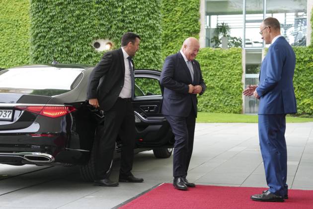 Bundeskanzler Merz empfaengt den Oesterreichischen Bundeskanzler Stocker Bundeskanzler Friedrich Merz gemeinsam mit Bundeskanzler Chistian Stocker bei der Ankunft im Bundeskanzleramt, Berlin, 27.06.2025 Berlin Berlin Deutschland