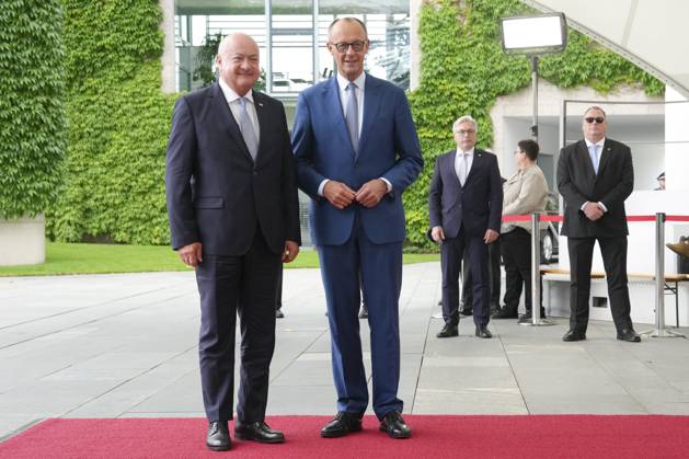 Bundeskanzler Merz empfaengt den Oesterreichischen Bundeskanzler Stocker Bundeskanzler Friedrich Merz gemeinsam mit Bundeskanzler Chistian Stocker bei der Ankunft im Bundeskanzleramt, Berlin, 27.06.2025 Berlin Berlin Deutschland