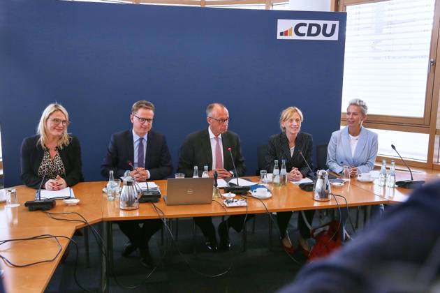 Berlin, Deutschland, 07.07.2025: Konrad-Adenauer-Haus: CDU-Bundesvorstandssitzung: L-R: Christina Stumpp, Carsten Linnemann, Bundeskanzler Friedrich Merz (CDU), Bundesministerin für Bildung, Familie, Senioren, Frauen und Jugend Karin Prien (CDU), Silvia Breher Copyright: xdtsxNachrichtenagenturx dts_73776