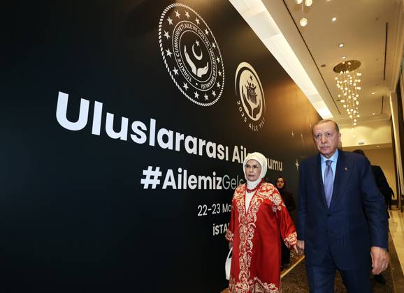 Turkish President Erdogan attends the International Family Forum??????? ISTANBUL, TURKIYE - MAY 23: (----EDITORIAL USE ONLY - MANDATORY CREDIT - TURKISH PRESIDENCY MURAT CETINMUHURDAR HANDOUT - NO MARKETING NO ADVERTISING CAMPAIGNS - DISTRIBUTED AS A SERVICE TO CLIENTS----) Turkish President Recep Tayyip Erdogan and his wife Emine Erdogan attend the International Family Forum in Istanbul, Turkiye on May 23, 2025. Istanbul Turkey. Editorial use only. Please get in touch for any other usage. Copyright: x2025xAnadoluxTURxPresidencyx MuratxCetinmuhurdarx