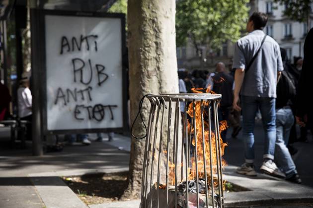 Clashes erupt between police and protesters during May Day rally in Paris PARIS, FRANCE - MAY 01: Scuffles broke out between police and demonstrators during Labour Day rally, as thousands took to the streets demanding better wages and labor conditions in Paris, France on May 01, 2025. France World. Editorial use only. Please get in touch for any other usage. Copyright: x2025xAnadoluxSathirixKelpax