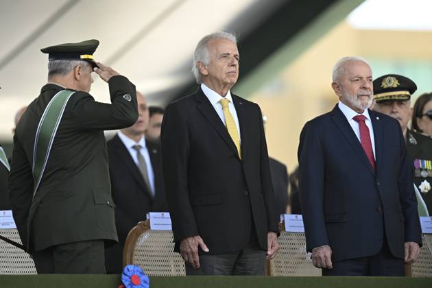 Brazilian president Lula da Silva attends Soldier s Day ceremony in Brasilia BRASILIA, BRAZIL - AUGUST 22: Brazilian President Luiz Inacio Lula da Silva (R) and Brazilian Army commander General Tomas Miguel Mine Ribeiro Paiva attend the ceremony marking Soldier s Day at the Army headquarters in Brasilia, Brazil on August 22, 2024. Brazil World. Editorial use only. Please get in touch for any other usage. Copyright: x2025xAnadoluxMateusxBonomix