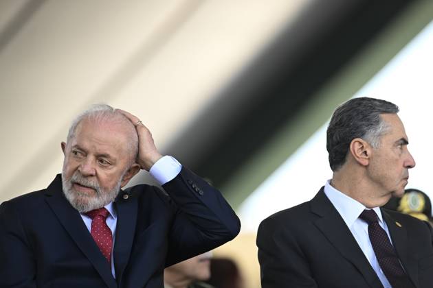Brazilian president Lula da Silva attends Soldier s Day ceremony in Brasilia BRASILIA, BRAZIL - AUGUST 22: Brazilian President Luiz Inacio Lula da Silva (L) and Brazil s Supreme Court Chief Justice Luis Roberto Barroso attend the ceremony marking Soldier s Day at the Army headquarters in Brasilia, Brazil on August 22, 2024. Brazil World. Editorial use only. Please get in touch for any other usage. Copyright: x2025xAnadoluxMateusxBonomix