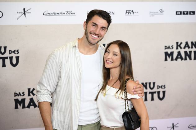Dennis Gries und Katja Geretschuchin bei der Weltpremiere des Kinofilms Das Kanu des Manitu im Mathäser Filmpalast. München, 12.08.2025