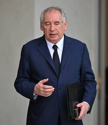 French government weekly cabinet meeting PARIS, FRANCE - SEPTEMBER 3: French Prime Minister Francois Bayrou leaves following the weekly cabinet meeting at the Elysee Palace in Paris, France on September 3, 2025. Mustafa Yalcin Anadolu Paris France. Editorial use only. Please get in touch for any other usage. Copyright: x2025xAnadoluxMustafaxYalcinx
