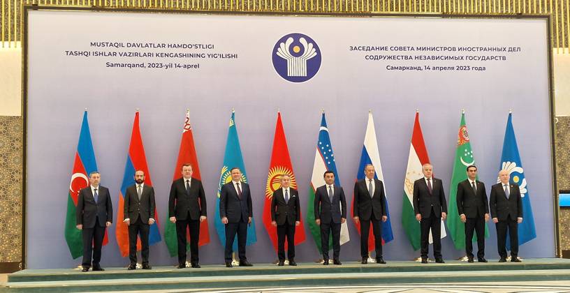 Commonwealth of Independent States summit in Samarkand, Uzbekistan TASHKENT, UZBEKISTAN - APRIL 14: Russian Foreign Minister Sergey Lavrov (4rth R), Kazakhstan Deputy Prime Minister and Minister of Foreign Affairs Murat Nurtileu (L), Kyrgyzstan Foreign Minister Jeenbek Kulubayev (5th L), Uzbekistan Deputy Foreign Minister Bakhtiyar Saidov (5th R) Armenian Foreign Minister Ararat Mirzoyan (2nd L), Belarusian Foreign Minister Sergey Aleynik (3rd L), Azerbaijani Deputy Foreign Minister Halaf Halafov (L), Turkmenistan Deputy Foreign Minister Vepa Hajiyev (2nd R) and CIS Executive Committee Chairman Sergey Lebedev (R) poses for a family photo after attending Commonwealth of Independent States summit at the Congress Center in Samarkand, Uzbekista Copyright: x2025xAnadoluxBahtiyarxAbdülkerimovx