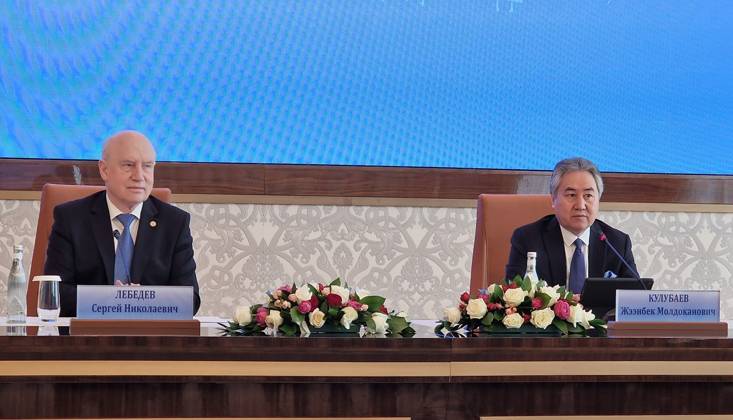 Commonwealth of Independent States summit in Samarkand, Uzbekistan TASHKENT, UZBEKISTAN - APRIL 14: Kyrgyzstan Foreign Minister Jeenbek Kulubayev (R) and CIS Executive Committee Chairman Sergey Lebedev (L) hold a press conference after attending Foreign Ministers of the Commonwealth of Independent States summit at the Congress Center in Samarkand, Uzbekistan on April 14, 2023. Taskent Uzbekistan. Editorial use only. Please get in touch for any other usage.  Copyright: x2025xAnadoluxBahtiyarxAbdülkerimovx