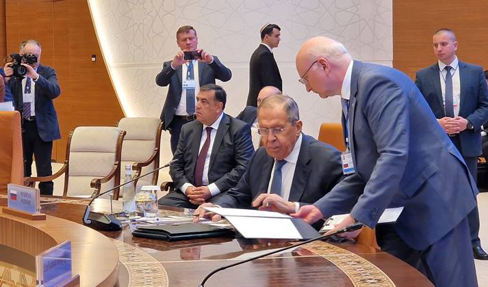 Commonwealth of Independent States summit in Samarkand, Uzbekistan TASHKENT, UZBEKISTAN - APRIL 14: Russian Foreign Minister Sergey Lavrov attends Foreign Ministers of the Commonwealth of Independent States summit at the Congress Center in Samarkand, Uzbekistan on April 14, 2023. Deputy Minister of Foreign Affairs of Uzbekistan, Bakhtiar Saidov, Foreign Minister of Russia Sergey Lavrov, Deputy Prime Minister and Minister of Foreign Affairs of Kazakhstan Murat Nurtileu, Minister of Foreign Affairs of Kyrgyzstan Jeenbek Kulubayev, Minister of Foreign Affairs of Armenia Ararat Mirzoyan, Minister of Foreign Affairs of Belarus Sergey Aleynik. Deputy Minister of Foreign Affairs of Azerbaijan Halaf Halafov, Deputy Minister of Foreign Affairs of Tu  Copyright: x2025xAnadoluxBahtiyarxAbdülkerimovx