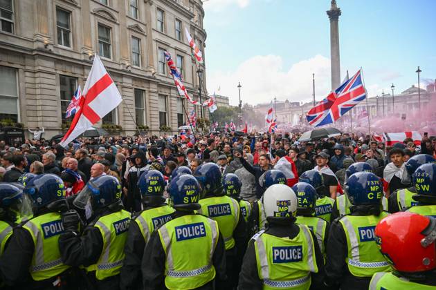 Clashes erupt between police and protesters at anti-immigration march in London organized by Tommy Robinson LONDON, UNITED KINGDOM - SEPTEMBER 13: Clashes erupt between police and protesters as thousands of people march through central London in a rally called Unite the Kingdom, organized by far-right activist Tommy Robinson to protest government immigration policies, on September 13, 2025. Police intervened when Robinson supporters attempted to approach the area where March Against Fascism demonstrators had gathered. Several protesters were detained during the scuffles. Rasid Necati Aslim Anadolu London United Kingdom. Editorial use only. Please get in touch for any other usage. Copyright: x2025xAnadoluxRasidxNecatixAslimx