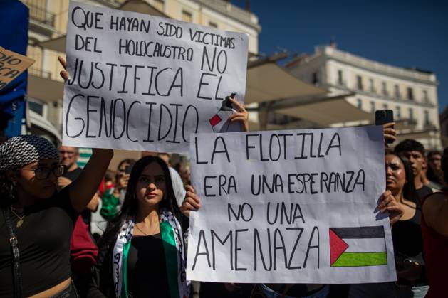 October 2, 2025, Madrid, Spain: Protesters hold placards expressing their opinion during the demonstration. Student Union rallied under the slogan, Stop everything to stop the genocide. The students called a strike and took to the streets to protest and support the Sumud Global Flotilla. Madrid Spain - ZUMAs197 20251002_aaa_s197_136 Copyright: xDavidxCanalesx