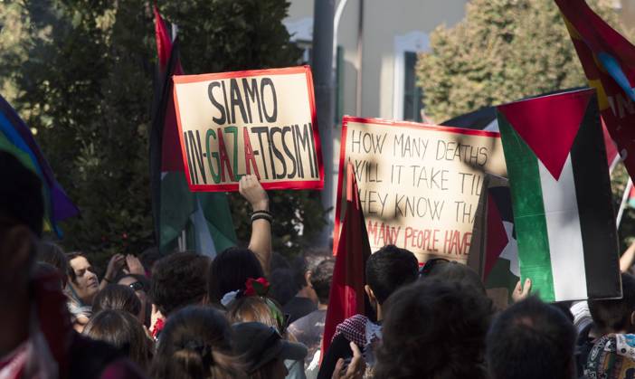 Foto IPP Diego Nangano Cappello Roma 04-10-2025 Manifestazione Nazionale Pro Palestina nella foto: manifestanti in corteo in supporto alla Palestina Italy Photo Press - World Copyright