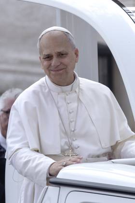 October 5, 2025, Vatican City, Vatican: Pope Leo XIV waves from the popemobile at the end of a Mass for the Jubilee of the Missions and of Migrants in St. Peter s square at the Vatican Vatican City Vatican - ZUMAs197 20251005_aaa_s197_598 Copyright: xMariaxGraziaxPicciarellax