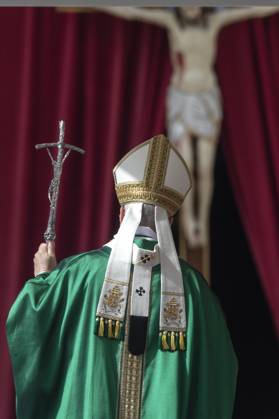 October 5, 2025, Vatican City, Vatican: Pope Leo XIV leaves at the end of a Mass for the Jubilee of the Missions and of Migrants in St. Peter s square at the Vatican Vatican City Vatican - ZUMAs197 20251005_aaa_s197_574 Copyright: xMariaxGraziaxPicciarellax