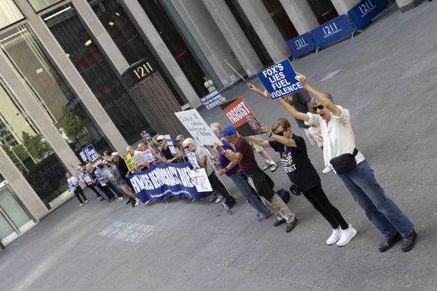 October 7, 2025, New York, New York, USA: Demonstrators denouncing Fox News as extremist right-wing propaganda in support of President Trump s administration hold signs that read FOX S LIES FUEL VIOLENCE FASCIST with an image of President Trump outside of News Corp s Fox News Channel in midtown Manhattan. Protesters with the activist groups Rise & Resist and Truth Tuesdays come to Fox News weekly for a peaceful demonstration calling for truth in journalism and denouncing authoritarianism, oligarchy, fascism, and Trump s agenda. New York USA - ZUMAr174 20251007_znp_r174_021 Copyright: xGinaxMxRandazzox