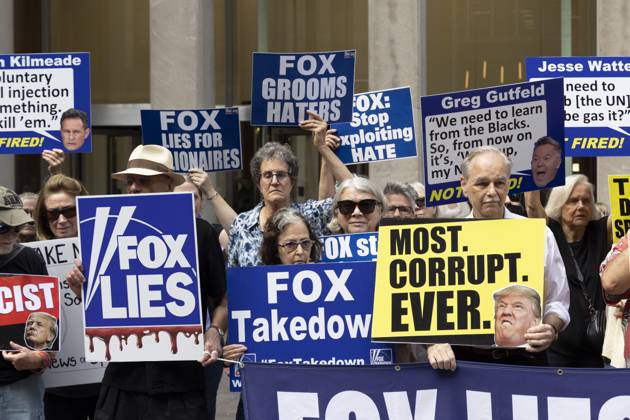 October 7, 2025, New York, New York, USA: Demonstrators denouncing Fox News as extremist right-wing propaganda in support of President Trump s administration hold signs that read FOX LIES MOST. CORRUPT. EVER. with an image of President Trump FOX Takedown FOX grooms HATERS and signs with images of Fox anchors G. Gutfeld and B. Kilmeade outside of News Corp s Fox News Channel in midtown Manhattan. Protesters with the activist groups Rise & Resist and Truth Tuesdays come to Fox News weekly calling for truth in journalism and denouncing authoritarianism, oligarchy, fascism, and Trump s agenda. New York USA - ZUMAr174 20251007_znp_r174_029 Copyright: xGinaxMxRandazzox