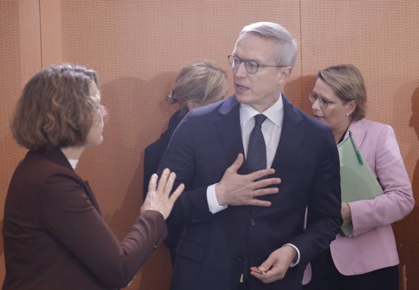 Dr. Karsten Wildberger, Bundesminister für Digitales und Staatsmodernisierung , Deutschland, Berlin, Bundeskanzleramt, Das Bundeskabinett befasst sich in seiner 18. Sitzung am 8. Oktober 2025 unter anderem mit der Modernisierung des Bundespolizeigesetzes und der Anpassung der Krankenhausreform.
