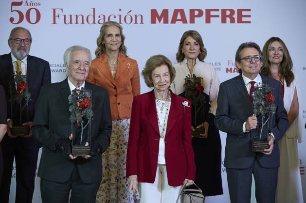 October 8, 2025, Madrid, Madrid, SPAIN: QUEEN SOFÃªA attends MAPFRE Foundation awards Madrid SPAIN - ZUMAc260 20251008_zep_c260_009 Copyright: xMikexChicorrox