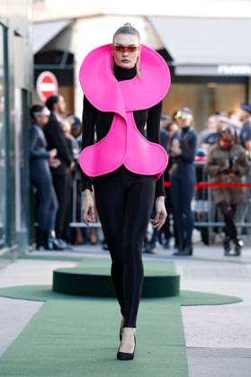 (251008) -- PARIS, Oct. 8, 2025 -- A model presents a creation from the ready-to-wear Spring Summer 2026 collections by Pierre Cardin during the Paris Fashion Week, in Paris, France, on Oct. 7, 2025. ( Handout via Xinhua) FRANCE-PARIS-FASHION WEEK-PIERRE CARDIN MeetEurope