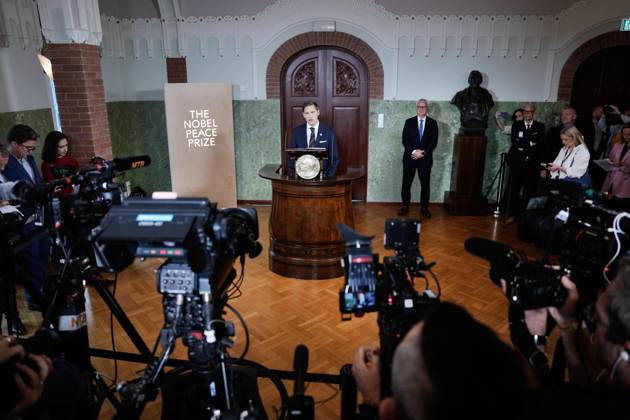 Nobels Fredspris 2025 Oslo 20251010. Nobelkomiteens leder, Jorgen Watne Frydnes, kunngjor at Venezuelas opposisjonsleder Maria Corina Machado er vinneren av Nobels fredspris for 2025. Kunngjoringen finner sted ved Nobelinstituttet i Oslo fredag. Foto: Rodrigo Freitas NTB Oslo Norge TaiCAzoSNB8 EDITORIAL USE ONLY Ref:_POLTaiCAzoSNB8.jpg Copyright: xRodrigoxFreitasx xNTBx