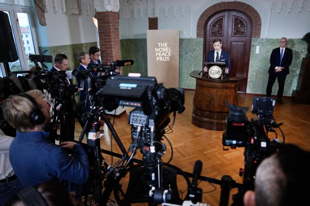 Nobels Fredspris 2025 Oslo 20251010. Nobelkomiteens leder, Jorgen Watne Frydnes, kunngjor at Venezuelas opposisjonsleder Maria Corina Machado er vinneren av Nobels fredspris for 2025. Kunngjoringen finner sted ved Nobelinstituttet i Oslo fredag. Foto: Rodrigo Freitas NTB Oslo Norge drfD7ortJkU EDITORIAL USE ONLY Ref:_POLdrfD7ortJkU.jpg Copyright: xRodrigoxFreitasx xNTBx