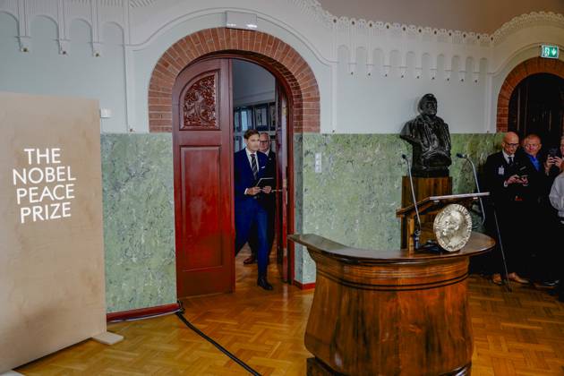 Nobels Fredspris 2025 Oslo 20251010. Nobelkomiteens leder, Jorgen Watne Frydnes, kunngjor at Venezuelas opposisjonsleder Maria Corina Machado er vinneren av Nobels fredspris for 2025. Kunngjoringen finner sted ved Nobelinstituttet i Oslo fredag. Foto: Jonas Faeste Laksekjon NTB Oslo Norge uDn_NcHzG4k EDITORIAL USE ONLY Ref:_POLuDn_NcHzG4k.jpg Copyright: xJonasxFaestexLaksekjonx xNTBx