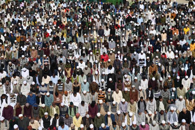 October 10, 2025, Srinagar, Jammu And Kashmir, India: People offer friday prayers outside the Dastgeer Sahib shrine during the Friday following annual Urs(death anniversary) of Sufi Saint Sheikh Abdul Qadir Jeelani in Srinagar Srinagar India - ZUMAz120 20251010_zip_z120_015 Copyright: xBasitxZargarx