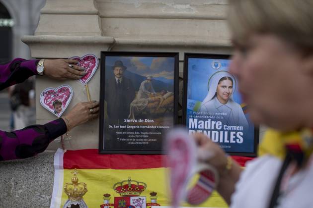 October 11, 2025, Madrid, Madrid, Spain: Members of the Venezuelan community in Madrid holding candles and Venezuelan flags in Opera Square in downtown Madrid, during a vigil to pray the rosary for the beatification of Venezuelans Jose Gregorio Hernandez and Carmen Rendiles on October 19, 2027, in St. Peter s Square, Rome. Madrid Spain - ZUMAs296 20251011_znp_s296_003 Copyright: xLuisxSotox