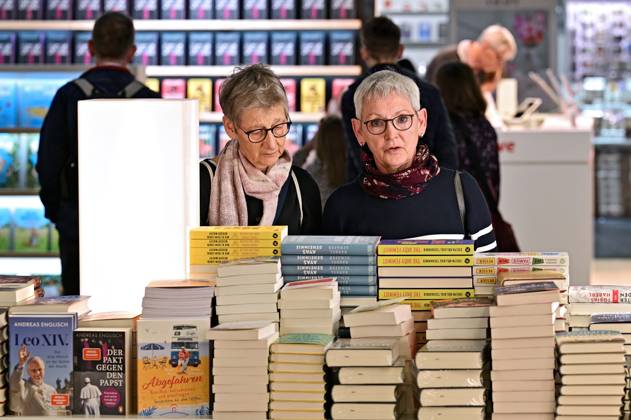 Frankfurter Buchmesse 2025. Besucher der Frankfurter Buchmesse am 15.10.2025. 20251015MWI090841