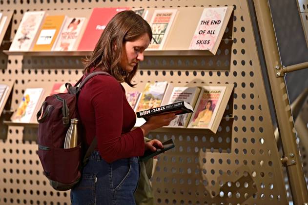 Frankfurter Buchmesse 2025. Besucher der Frankfurter Buchmesse am 15.10.2025. 20251015MWI090855