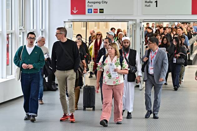 Frankfurter Buchmesse 2025. Besucher der Frankfurter Buchmesse am 15.10.2025. 20251015MWI090871