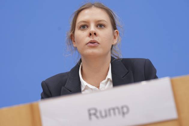 Bundespressekonferenz, Jahresbericht 2024 des Petitionsausschusses Daniela Rump (Obfrau der SPD) im Portrait bei ihren Ausfuerungen zum Jahresberichts 2024 des Petitionsausschusses in der Bundespressekonferenz, Berlin, 15.10.2025 Berlin Berlin Deutschland
