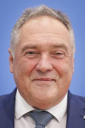 Bundespressekonferenz, Jahresbericht 2024 des Petitionsausschusses Manfred Schiller (Obmann der AfD) im Portrait bei der Vorstellung des Jahresberichts 2024 des Petitionsausschusses in der Bundespressekonferenz, Berlin, 15.10.2025 Berlin Berlin Deutschland