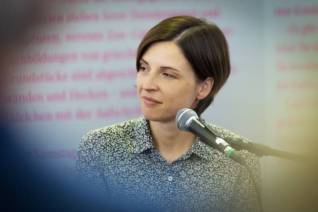 Buchmesse Frankfurt 2025 Die Trägerin des Deutschen Buchpreises, Dorothee Elmiger, am Messestand der Pro Helvetia Schweizer Kulturstiftung. Buchmesse Frankfurt am 16. Oktober 2025., Frankfurt am Main Hessen Deutschland Messegelände