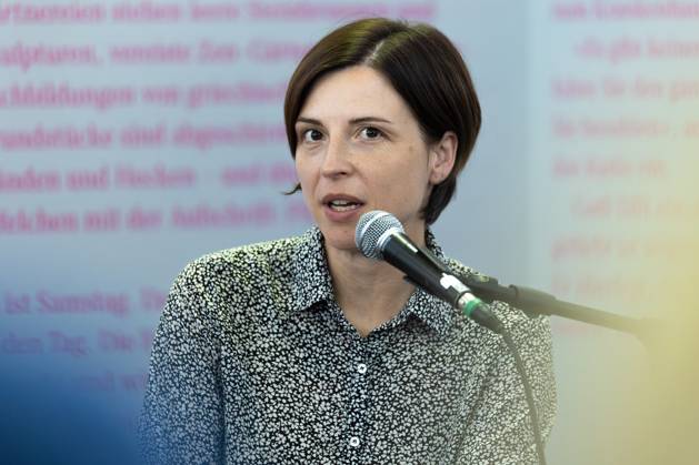 Buchmesse Frankfurt 2025 Die Trägerin des Deutschen Buchpreises, Dorothee Elmiger, am Messestand der Pro Helvetia Schweizer Kulturstiftung. Buchmesse Frankfurt am 16. Oktober 2025., Frankfurt am Main Hessen Deutschland Messegelände