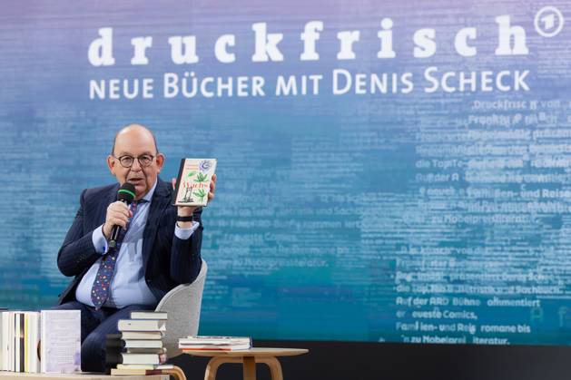 Buchmesse Frankfurt 2025 Denis Scheck stellt auf der Literaturbühne von ARD, ZDF und 3sat Neuerscheinungen vor. Buchmesse Frankfurt am 16. Oktober 2025., Frankfurt am Main Hessen Deutschland Messegelände