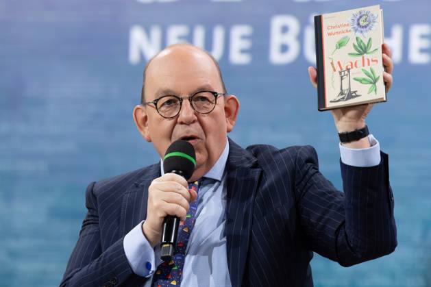 Buchmesse Frankfurt 2025 Denis Scheck stellt auf der Literaturbühne von ARD, ZDF und 3sat Neuerscheinungen vor. Buchmesse Frankfurt am 16. Oktober 2025., Frankfurt am Main Hessen Deutschland Messegelände