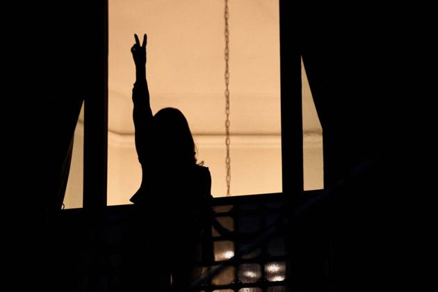 October 17, 2025, Buenos Aires, Buenos Aires, Argentina: On Peronist Loyalty Day, 80 years after October 17, 1945, Peronist protesters marched to greet Cristina Kirchner, the current leader of Peronism, at 1111 San Jose Street in Buenos Aires, where she is serving house arrest. Cristina greets her followers from the balcony of her home. Buenos Aires Argentina - ZUMAr233 20251017_zip_r233_002 Copyright: xMatiasxRosinganax