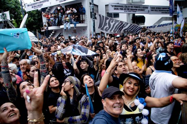 October 17, 2025, Buenos Aires, Buenos Aires, Argentina: On Peronist Loyalty Day, 80 years after October 17, 1945, Peronist protesters marched to greet Cristina Kirchner, the current leader of Peronism, at 1111 San Jose Street in Buenos Aires, where she is serving house arrest. Cristina greets her followers from the balcony of her home. Buenos Aires Argentina - ZUMAr233 20251017_zip_r233_001 Copyright: xMatiasxRosinganax