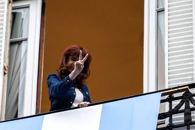 October 17, 2025, Buenos Aires, Buenos Aires, Argentina: On Peronist Loyalty Day, 80 years after October 17, 1945, Peronist protesters marched to greet Cristina Kirchner, the current leader of Peronism, at 1111 San Jose Street in Buenos Aires, where she is serving house arrest. Cristina greets her followers from the balcony of her home. Buenos Aires Argentina - ZUMAr233 20251017_zip_r233_007 Copyright: xMatiasxRosinganax