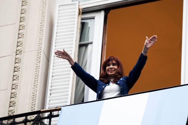 October 17, 2025, Buenos Aires, Buenos Aires, argentina: On Peronist Loyalty Day, 80 years after October 17, 1945, Peronist protesters marched to greet Cristina Kirchner, the current leader of Peronism, at 1111 San Jose Street in Buenos Aires, where she is serving house arrest. Cristina greets her followers from the balcony of her home. Buenos Aires argentina - ZUMAr233 20251017_zip_r233_009 Copyright: xMatiasxRosinganax