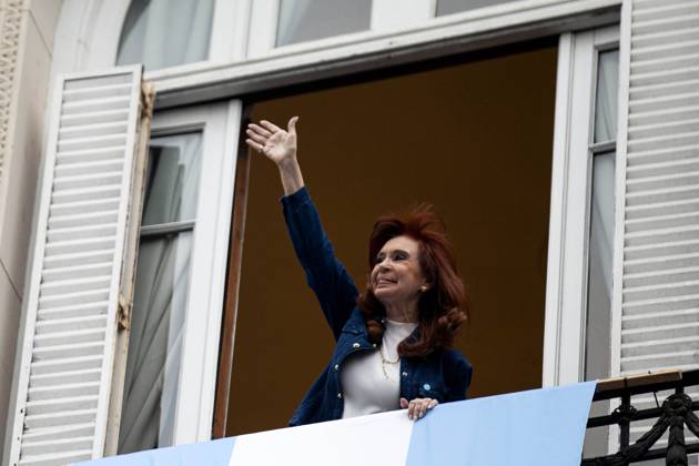October 17, 2025, Buenos Aires, Buenos Aires, Argentina: On Peronist Loyalty Day, marking 80 years since the mass demonstrations of October 17, 1945, that brought Juan Domingo Peron to power and became a cornerstone of Argentina™s Peronist movement, supporters gathered in Buenos Aires to greet CRISTINA FERNÃNDEZ DE KIRCHNER, the current leader of Peronism, at her residence on San JosÃ Street, where she is under house arrest. Kirchner greeted her followers from the balcony of her home. Buenos Aires Argentina - ZUMAr233 20251017_zip_r233_005 Copyright: xMatiasxRosinganax