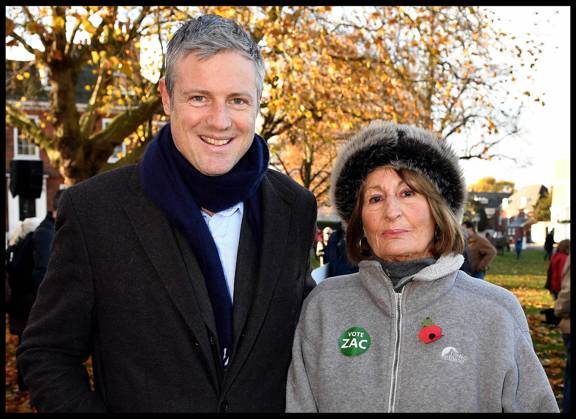 Image Licensed to Parsons Media. 19 11 2016. London, United Kingdom. Zac Goldsmith Heathrow rally. Richmond. Independent candidate for Richmond Zac Goldsmith with his mother Lady Annabel Goldsmith, at a rally on Richmond Green, against the Heathrow expansion. Zac Goldsmith with supporters of NO to the 3rd Runway at Heathrow.  Copyright: xAndrewxParsonsx xParsonsxMediax PAR-3196-0063