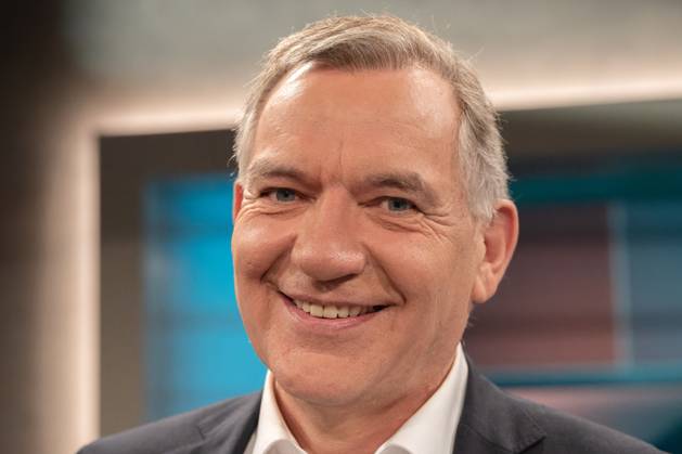 hart aber fair aus Köln am 20. Oktober 2025. Im Bild Jan van Aken, Parteivorsitzender Die Linke. Die Preise für Lebensmittel und Dienstleistungen sind in den vergangenen Jahren massiv angestiegen. Im Verbund mit dem exorbitanten Anstieg der Mietpreise stellt das für die Gering- und Mittelverdienenden Menschen ein existentielles Problem dar. Was kann die Politik dagegen tun? Köln Nordrhein-Westfalen Deutschland